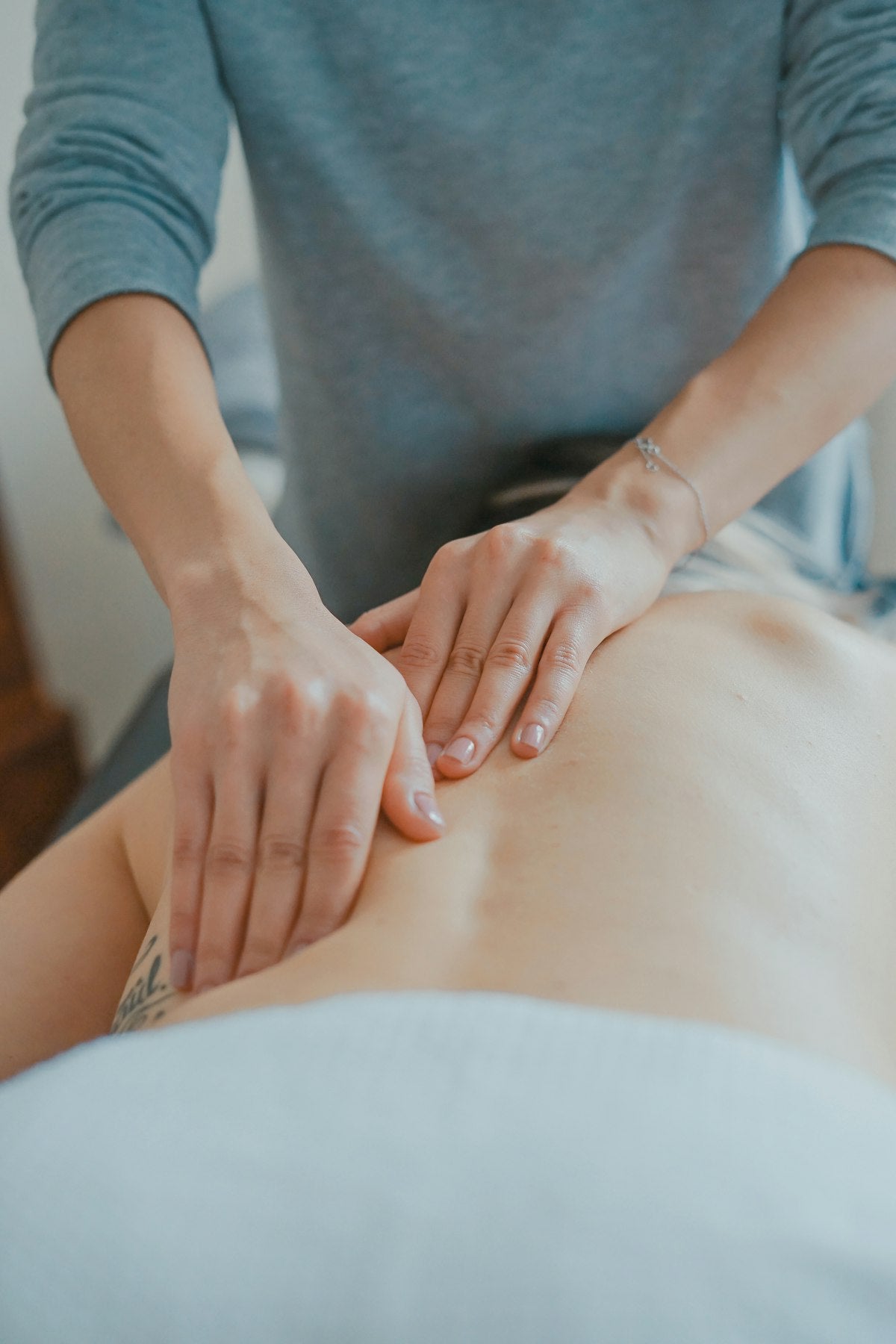 Jade Roller vs Rose Quartz Roller: Which Is Right for You?
